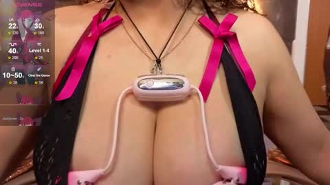  evoni  online show from November 7, 2025, 9:04 pm