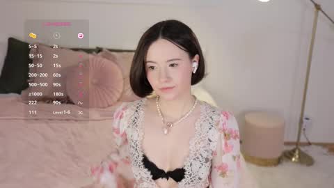 Essie  online show from March 6, 2025, 1:24 pm