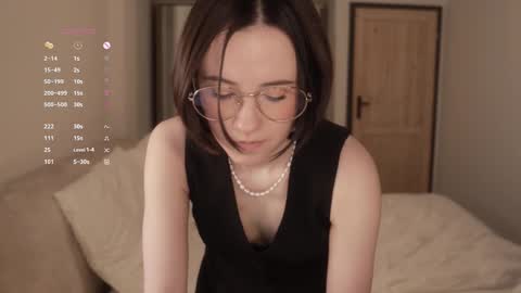 Essie  online show from March 6, 2026, 7:21 pm