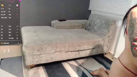 Laura  Juan online show from February 12, 2025, 8:07 pm