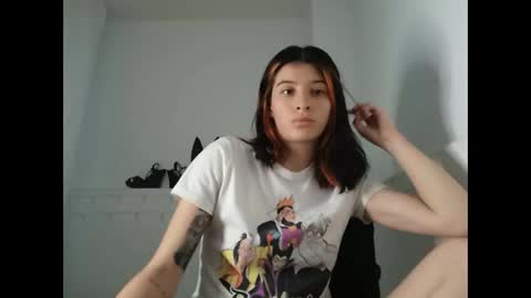 Mia-foster online show from January 28, 2025, 10:45 pm