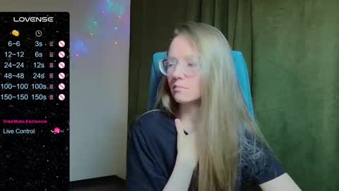 Snapshot of _goldilocks__ chatting on December 8, 2024, 3:45 pm _goldilocks__ online show from December 8, 2024, 3:45 pm