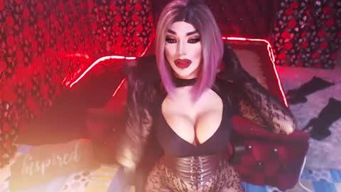 Snapshot of _hailyourqueenx chatting on December 4, 2024, 12:41 am GoDDess  Chloe online show from December 4, 2024, 12:41 am