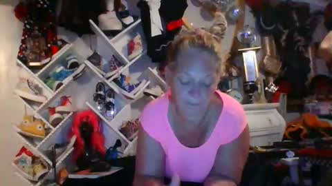 Snapshot of _hitgirly_ chatting on May 7, 2026, 4:18 am _hitgirly_ online show from May 7, 2026, 4:18 am