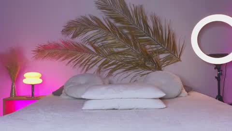 Holly online show from December 21, 2024, 5:25 am