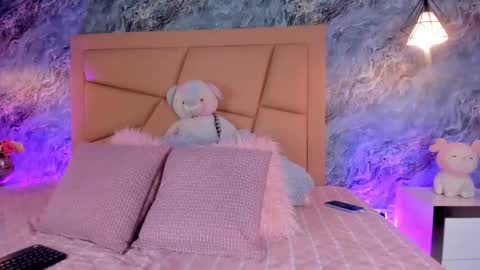 Hollywood online show from October 7, 2025, 7:05 am