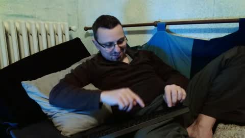 Manuel online show from March 9, 2025, 7:59 pm