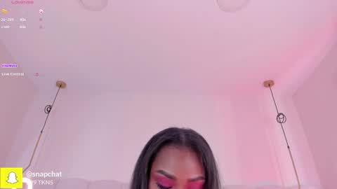 Darlis  online show from October 21, 2025, 8:20 pm