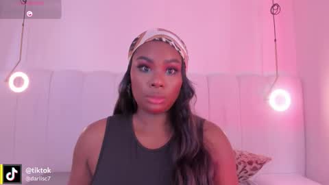 Darlis  online show from February 4, 2026, 7:20 pm