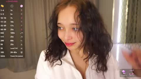 Snapshot of _inner_glow_ chatting on May 6, 2026, 5:18 pm Emily online show from May 6, 2026, 5:18 pm