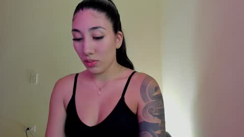 Isabella online show from October 12, 2025, 4:44 am