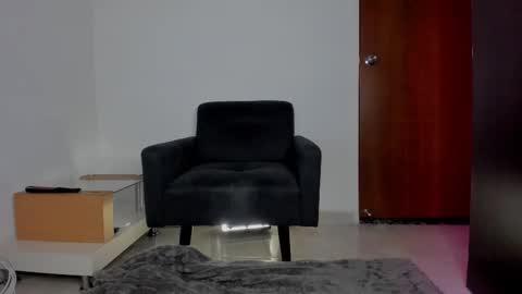 Snapshot of _isabella99_ chatting on February 12, 2026, 5:02 am Isabella online show from February 12, 2026, 5:02 am