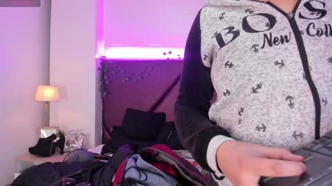 Snapshot of _isabella_2 chatting on December 30, 2024, 1:58 pm Isa online show from December 30, 2024, 1:58 pm