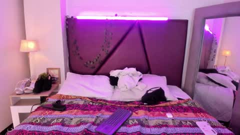 Snapshot of _isabella_2 chatting on January 7, 2025, 2:19 pm Isa online show from January 7, 2025, 2:19 pm