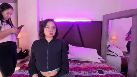 Snapshot of _isabella_2 chatting on January 10, 2025, 1:52 pm Isa online show from January 10, 2025, 1:52 pm