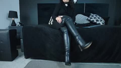 Miss Jade online show from October 20, 2025, 11:43 am