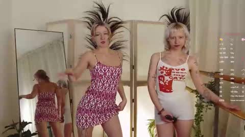 Lolly and Dora online show from November 22, 2025, 8:52 pm