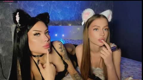 Jess blond and Leila brunette online show from April 19, 2026, 1:43 pm