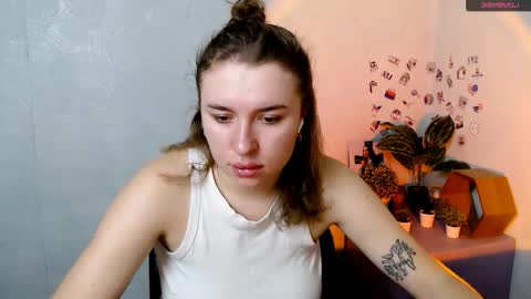 Jolia online show from November 24, 2025, 5:18 am