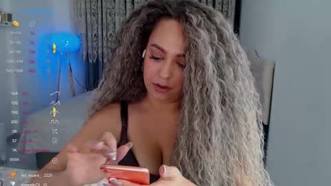 _just_a_queen_3 online show from November 5, 2025, 5:02 pm