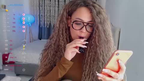 _just_a_queen_3 online show from November 18, 2025, 11:47 am