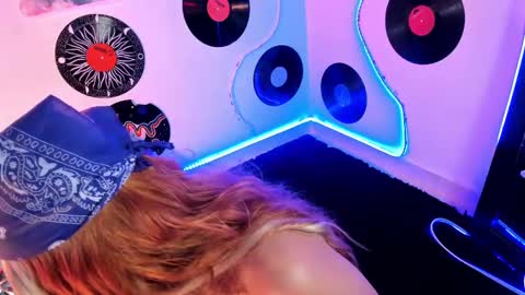 _karine01 online show from February 26, 2025, 7:31 am