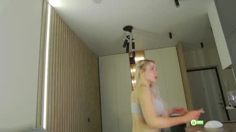 Kate online show from December 23, 2024, 5:00 pm