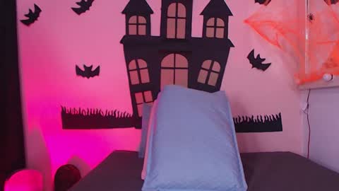 Kendall online show from October 15, 2025, 11:54 am