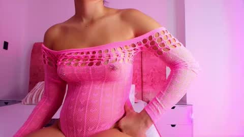 Kendall online show from December 2, 2025, 11:59 am