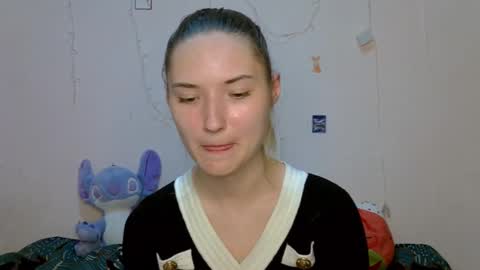 _kikiclark_ online show from September 15, 2025, 9:04 pm