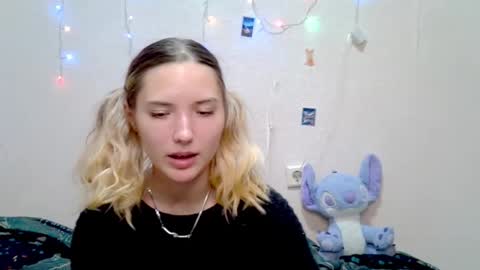 _kikiclark_ online show from September 24, 2025, 8:45 pm