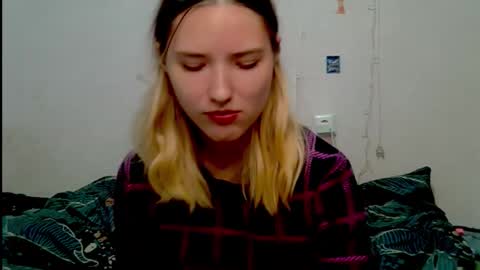 _kikiclark_ online show from October 5, 2025, 9:13 pm