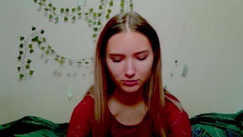 _kikiclark_ online show from November 20, 2025, 5:12 pm