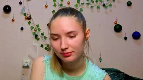 _kikiclark_ online show from February 15, 2026, 8:49 pm