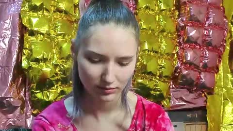 _kikiclark_ online show from April 12, 2026, 8:14 pm