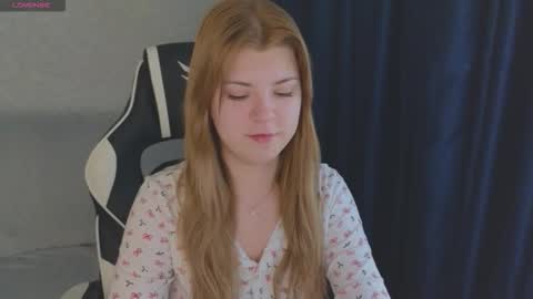 Molly   Emily online show from October 15, 2025, 4:34 am