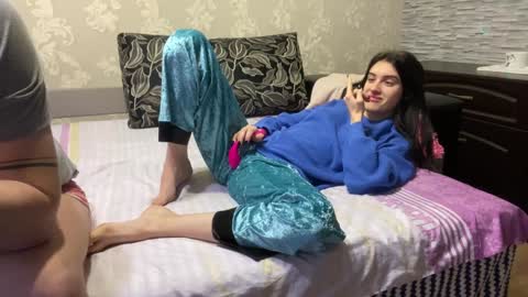 Snapshot of _krisvanessa_ chatting on December 5, 2024, 12:00 pm krisvanessa online show from December 5, 2024, 12:00 pm