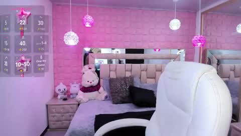 Snapshot of _laaura_ chatting on May 20, 2026, 1:17 pm Laura online show from May 20, 2026, 1:17 pm