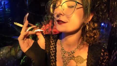 Lady Luna online show from April 3, 2026, 9:35 pm