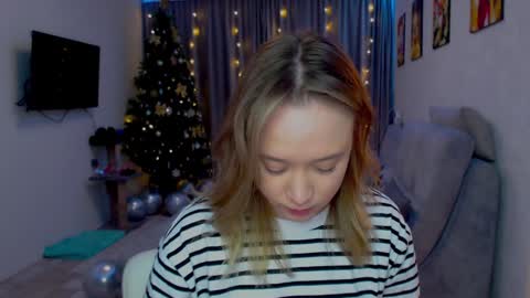 _lalune_ online show from December 2, 2024, 3:14 pm