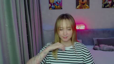 _lalune_ online show from December 26, 2024, 11:35 pm