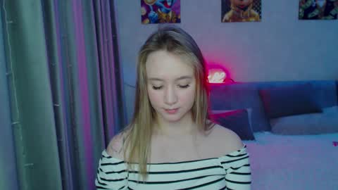 _lalune_ online show from December 27, 2024, 11:31 pm