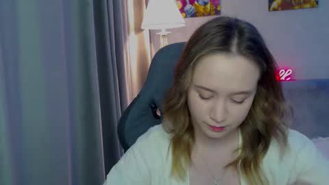 _lalune_ online show from February 22, 2025, 7:03 pm