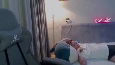 _lalune_ online show from February 26, 2025, 10:42 pm