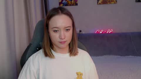 _lalune_ online show from March 7, 2025, 6:02 am