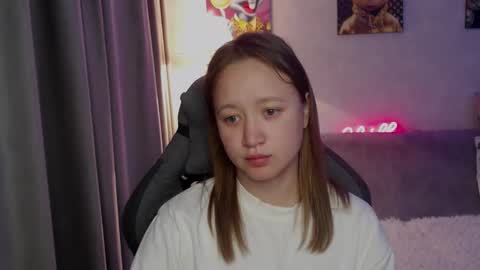 _lalune_ online show from September 16, 2025, 8:04 am