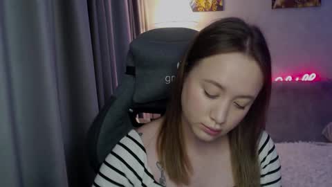 _lalune_ online show from October 1, 2025, 6:41 am