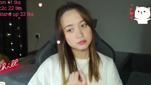 _lalune_ online show from January 11, 2026, 2:55 pm