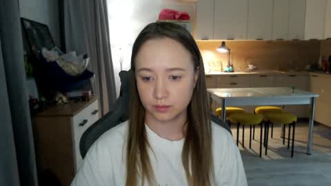 Snapshot of _lalune_ chatting on April 20, 2026, 6:42 pm _lalune_ online show from April 20, 2026, 6:42 pm