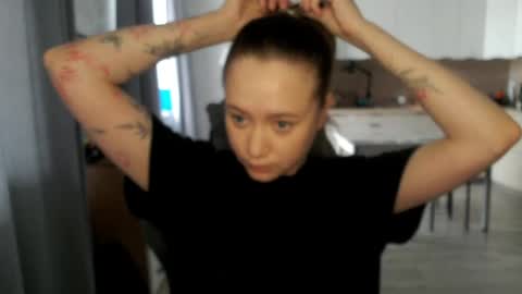 Snapshot of _lalune_ chatting on April 25, 2026, 8:28 am _lalune_ online show from April 25, 2026, 8:28 am